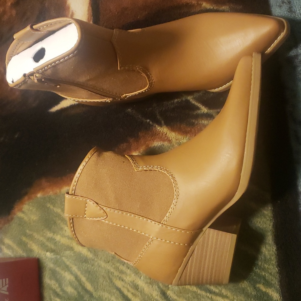 Boots - Picture 2 of 5